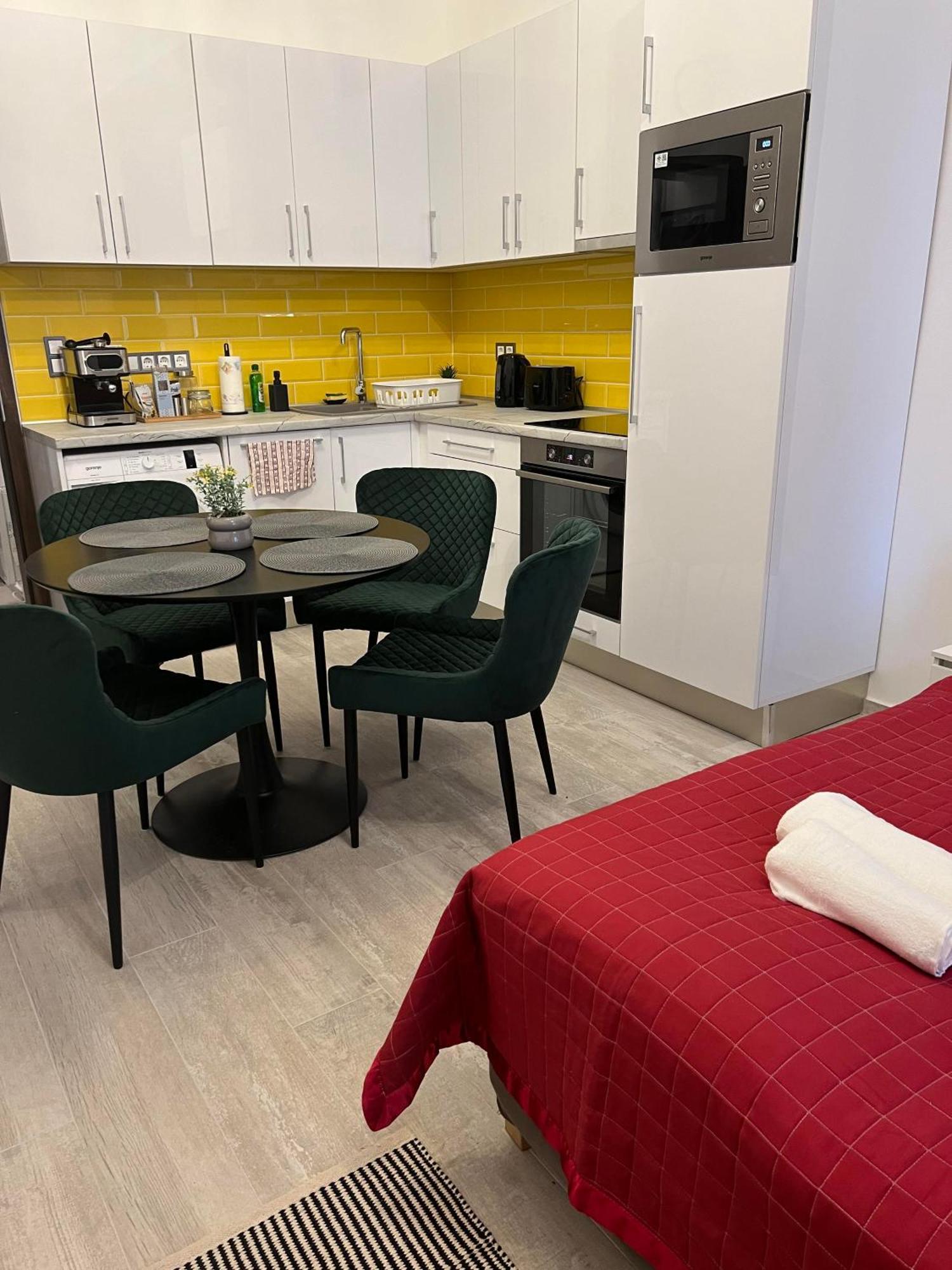 Center Apartman In The Famous Hajos Street Budapesta Exterior foto